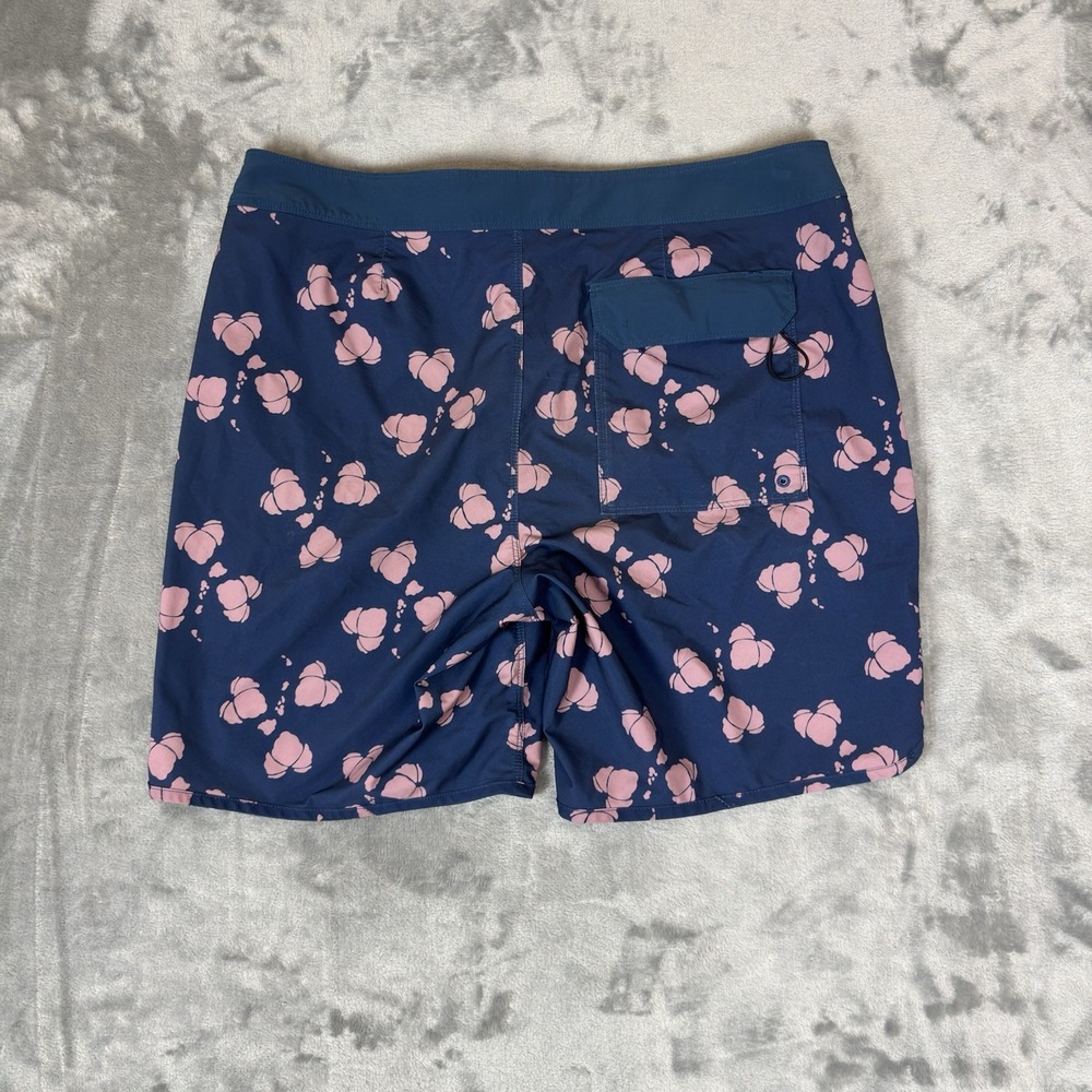 Patagonia Shorts Mens 34 Blue Floral Outdoor Swimming Beach Surf - Picture 7 of 8